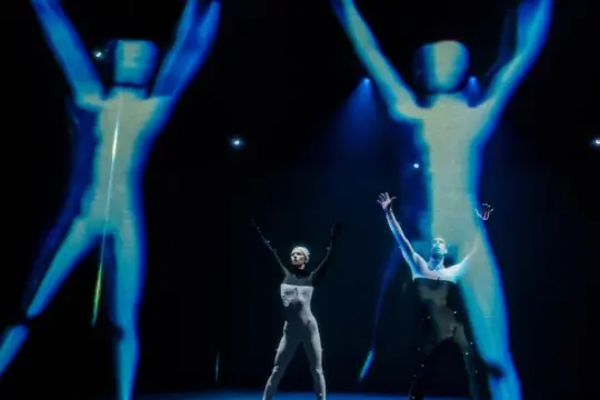 《春之祭》与《镜像》同台上演：亚历山大·惠特利以数字分身探讨技术与身体的拉扯