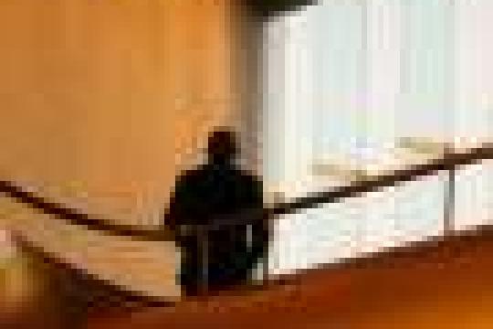 研究：腐败环境下创业绩效受代际烙印与个人经历影响