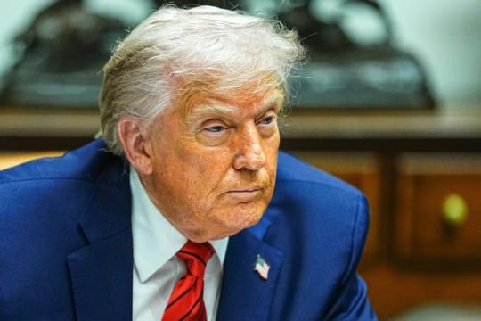 特朗普称将对信用卡利率设一年期10%上限 引发国会与银行业分歧