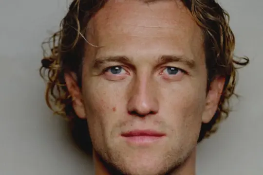 《小马》和《塔尔》演员阿尔乔姆·吉尔兹签约Artists First经纪公司