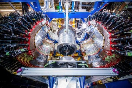 实验首次捕捉碳‑11核与η’介子束缚态迹象