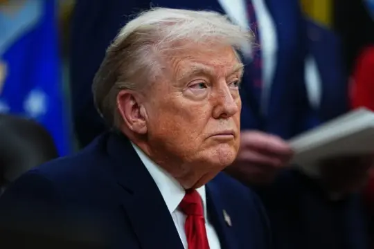 特朗普签署行政令：拟对向古巴提供石油国家的商品加征关税