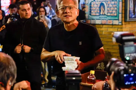 英伟达与OpenAI“1000亿美元交易”前景生变，市场关注AI扩张融资与成本承担