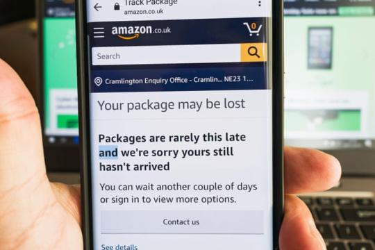 消费者称亚马逊要求退回“可能丢失”手机后才退款，最终获退款及50英镑优惠券