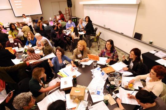 批评者称大科技公司以“人类压裂”模式牟利：从注意力到情绪与行为信号的深度开采