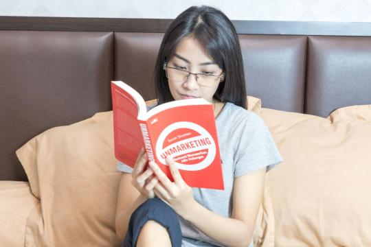 研究与专家观点显示：延长阅读时间或有助提升判断力与专注度