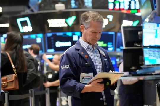 中东局势推高油价 全球股市承压震荡下挫