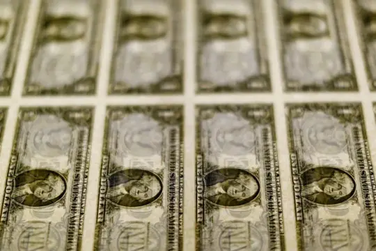 美元跌至四年来最低水平