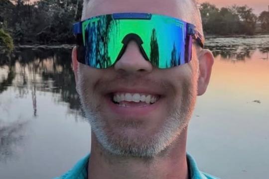 密歇根福特工人因嘲讽特朗普被停职后获捐款支持