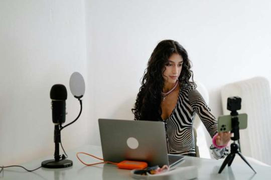 研究：在线观众对直播内容的偏好高于录播