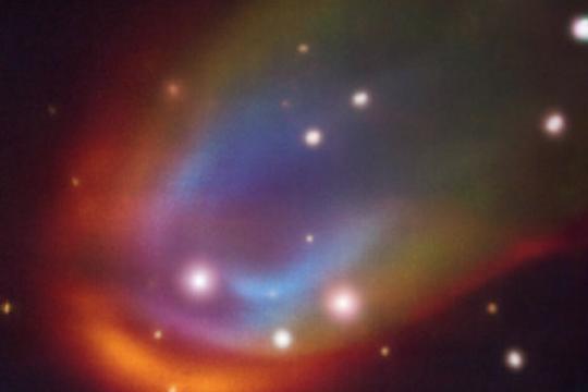 天文学家在邻近白矮星周围发现异常弓形冲击波