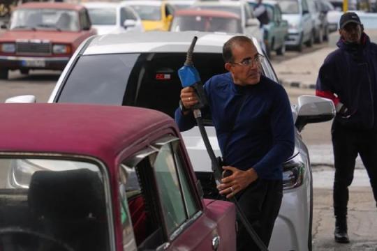 特朗普签署行政命令 威胁对向古巴供应石油国家征收关税