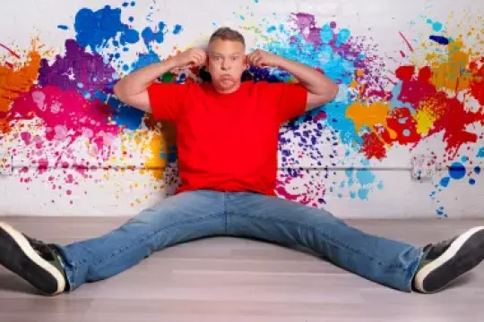 喜剧演员加里·欧文将其首个剧院巡演延长至30多个美国城市