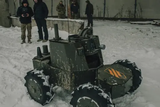 “前线更像终结者”：地面战斗机器人在乌克兰战场加速普及