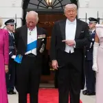 梅拉尼娅·特朗普与卡米拉王后在白宫访问期间穿着相似服装，这绝非巧合