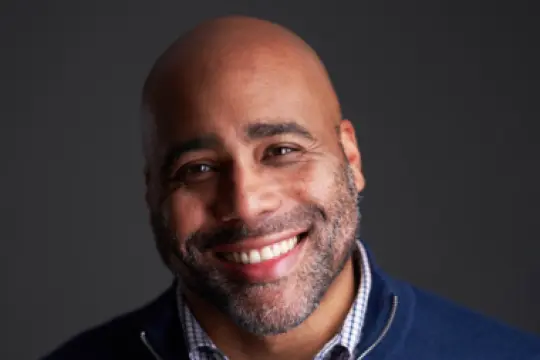 独立艺术家集团签约恐怖作家约翰尼·康普顿