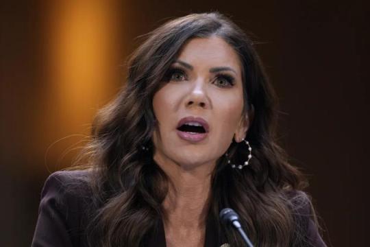 特朗普解除国土安全部长诺姆职务 提名穆林接任