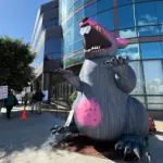 美国编剧工会西部分会员工工会呼吁管理层重返谈判桌，编剧与AMPTP谈判首周结束：“够了就是够了”