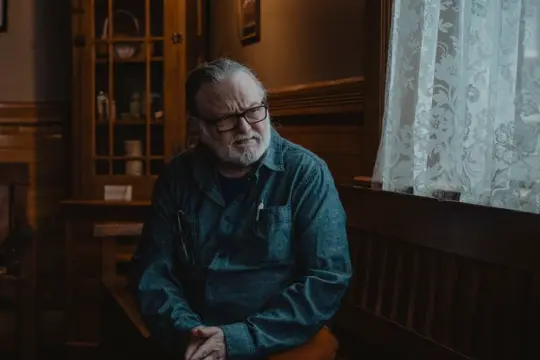 “充满绝望”：美国年长技术工人转向AI训练工作维持生计