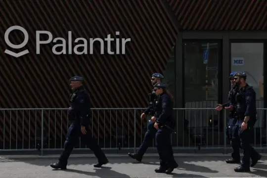 逾22.9万人签署请愿书，敦促英国政府终止与Palantir公共合同