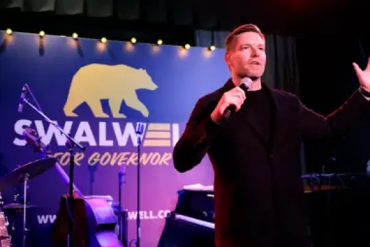 斯沃尔韦尔退出！丑闻缠身的加州州长候选人宣布退选