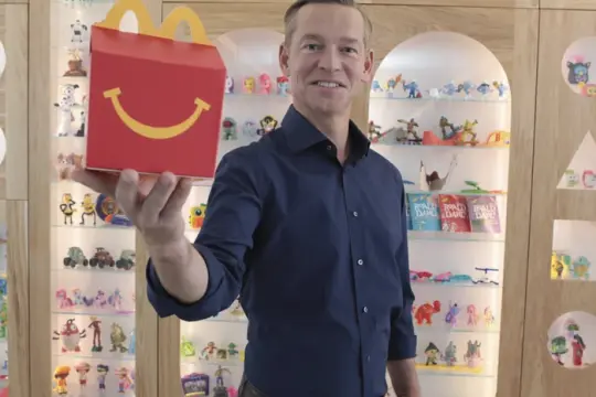 越来越多CEO走到台前：从麦当劳广告到国际足联贴纸册