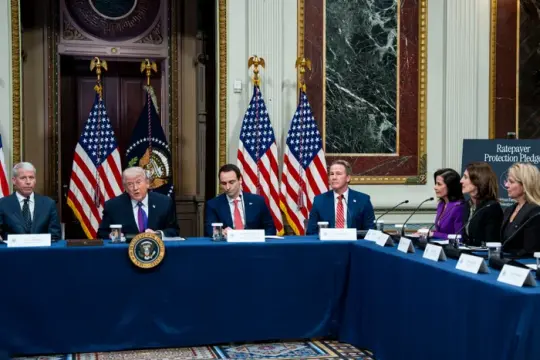 美国科技公司在白宫承诺承担数据中心新增供电成本