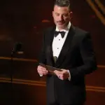 奥斯卡颁奖嘉宾吉米·坎摩尔以言辞讽刺唐纳德·特朗普和CBS的言论自由问题