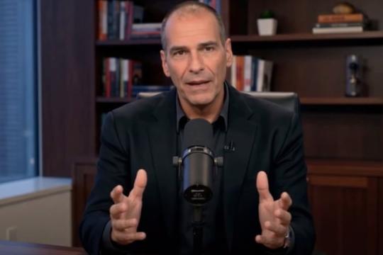 瓦鲁法基斯称遭深度伪造冒用：YouTube出现大量合成视频与声音