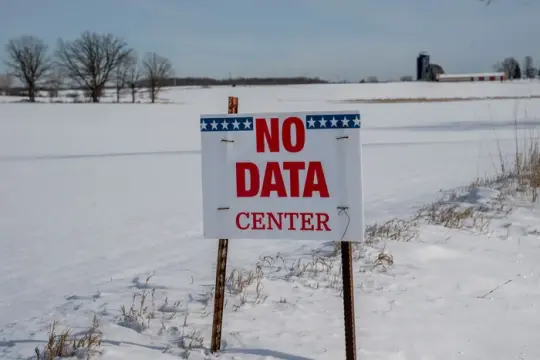 数据中心扩张加剧美国小镇分歧：税收减免、分区调整与公开程序争议升温