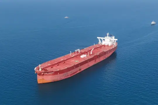 伊朗拟对过境油轮收费200万美元，霍尔木兹海峡通行成本或长期上升