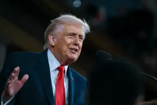 唐纳德·特朗普宣布将出席今年白宫记者协会晚宴，结束抵制