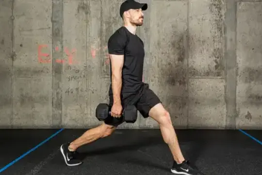 我们请教了一位私人教练如何用100美元购买补剂，他买了这些产品