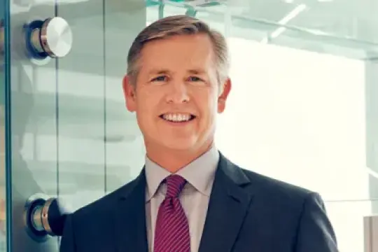 康卡斯特联合首席执行官迈克·卡瓦纳获得2025年7200万美元薪酬方案