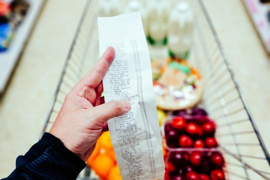 英国12月通胀结构分化：机票、烟草和文化娱乐领涨 食品部分回落