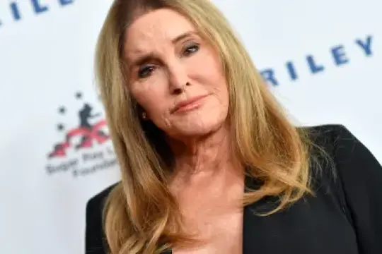 凯特琳·詹纳向特朗普呼吁，反对其要求护照必须标注出生性别的政策：“我觉得这政策根本没经过深思熟虑”