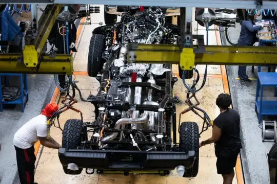 美国政界反复强调“重振制造业” 相关政策效果与成本引发质疑