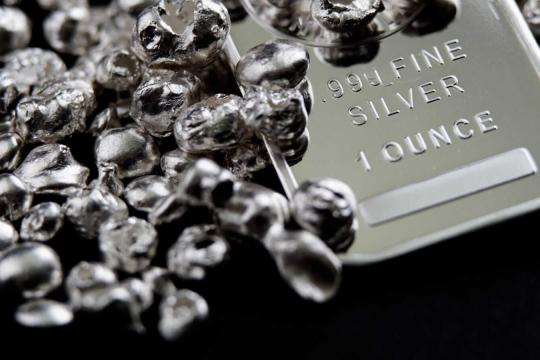 白银盘中创历史新高 黄金与矿业股涨势放缓