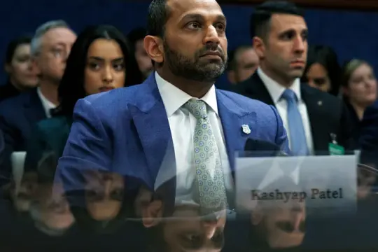 FBI称无需AI也可实施大规模监控：承认购买美国人商业数据引发隐私争议