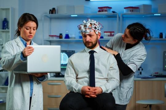 研究提示：过度依赖生成式AI或带来“认知萎缩”风险