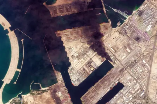 伊朗冲突升级推升油气价格：霍尔木兹海峡航运受阻与LNG供应扰动加剧通胀担忧