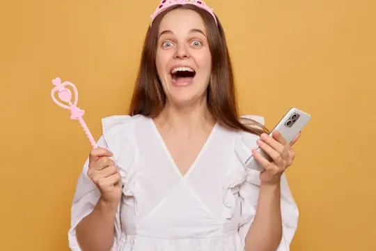 “手指公主”走红社交平台：群聊里频繁提问被指“外包”他人精力