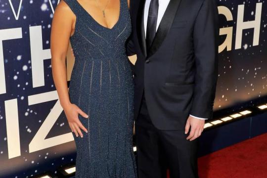 照片展示马克·扎克伯格与普莉希拉·陈如何共同提升时尚品味，打造酷炫情侣风