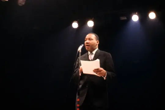 学者研究：马丁·路德·金早年倡导的“有保障收入”理念在当下美国再受关注