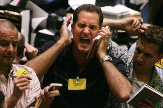 比特币周末大跌至约7.7万美元 杠杆平仓引发连锁抛售