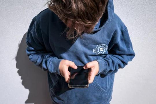 多国推进限制未成年人使用社交媒体立法