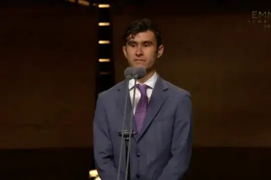 学生记者在新闻艾美奖上获CBS资助的迈克·华莱士奖学金时，公开谈论CBS新闻的走向