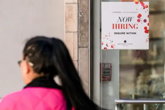 美国3月就业增长超预期 但2月就业下修后降幅扩大