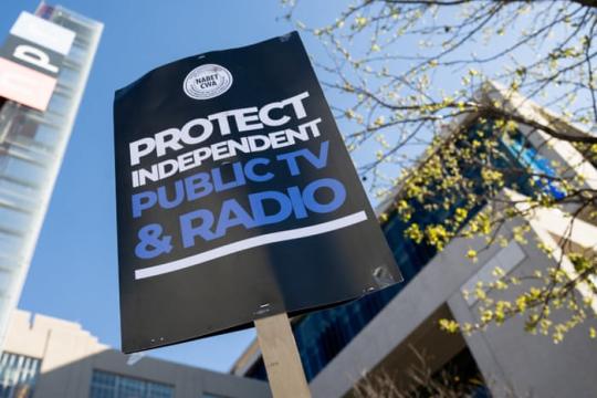 联邦拨款削减引发美国公共广播“愤怒捐赠”，地方电台仍面临长期缺口