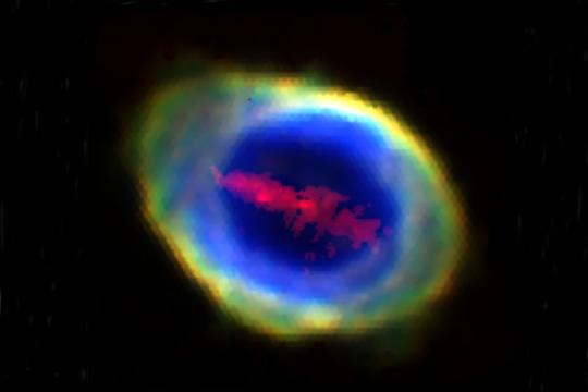 天文学家在环状星云中心探测到大尺度电离铁棒状结构